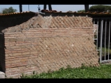 01368 ostia - regio ii - insula xi - fullonica (ii,xi,1) - mauer li der halle mit basins.jpg